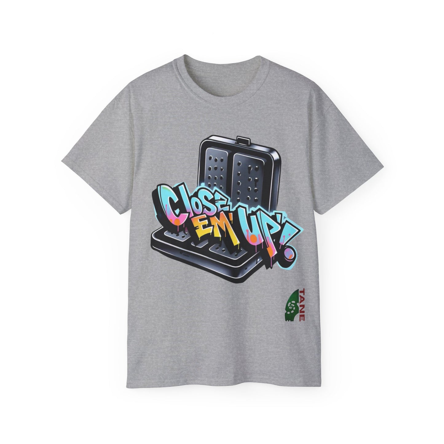 Close em up- Tee