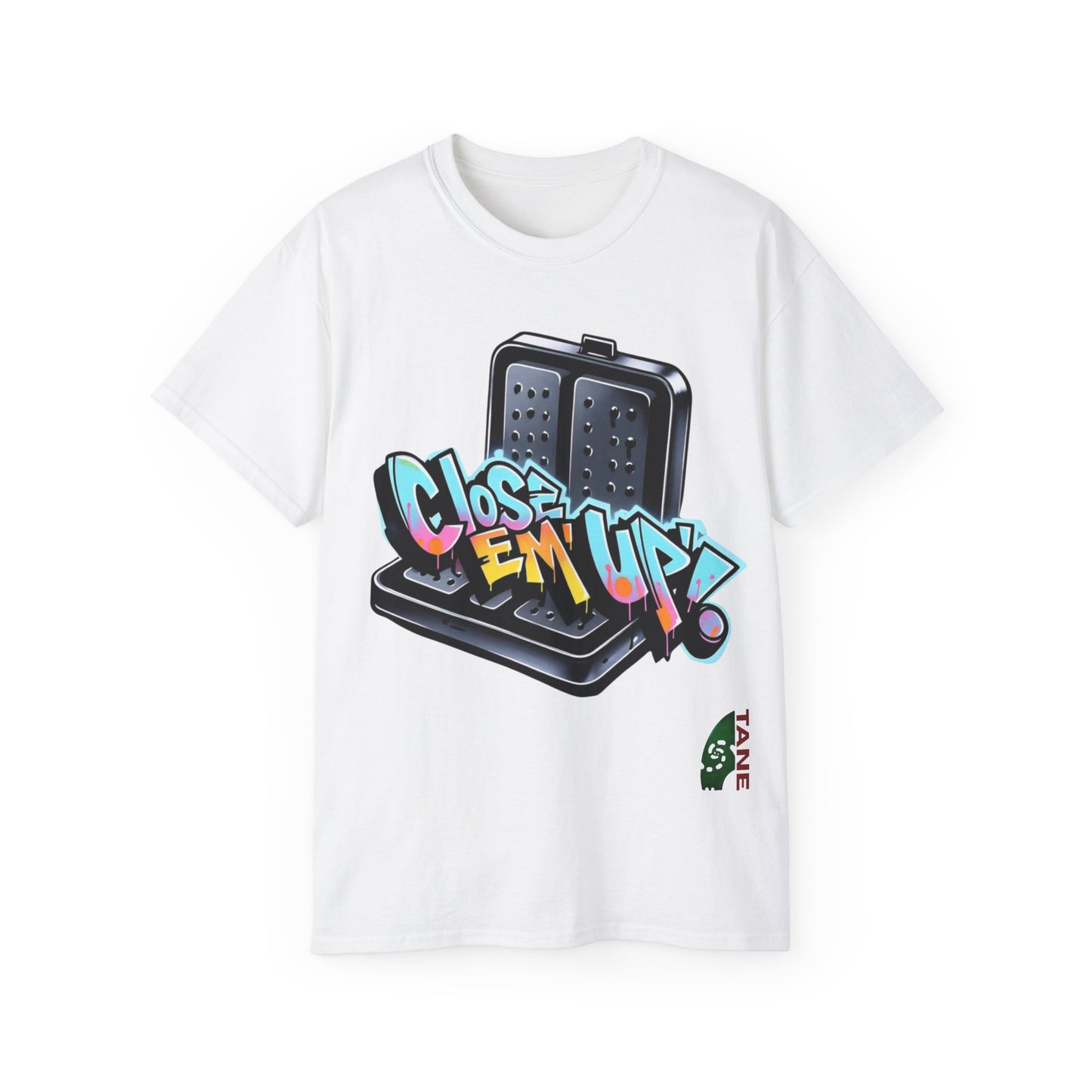 Close em up- Tee