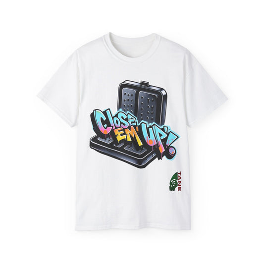 Close em up- Tee